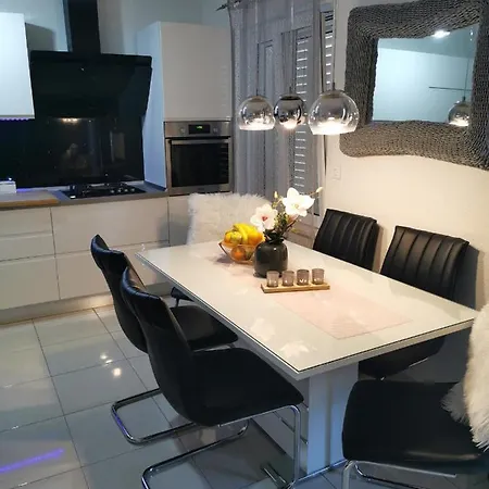 Apartament Dario Čara